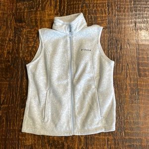 L Light gray Columbia fleece vest